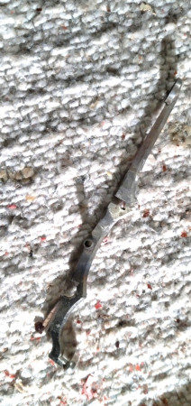 Zlomená klapka klarinetu po spájkovaní